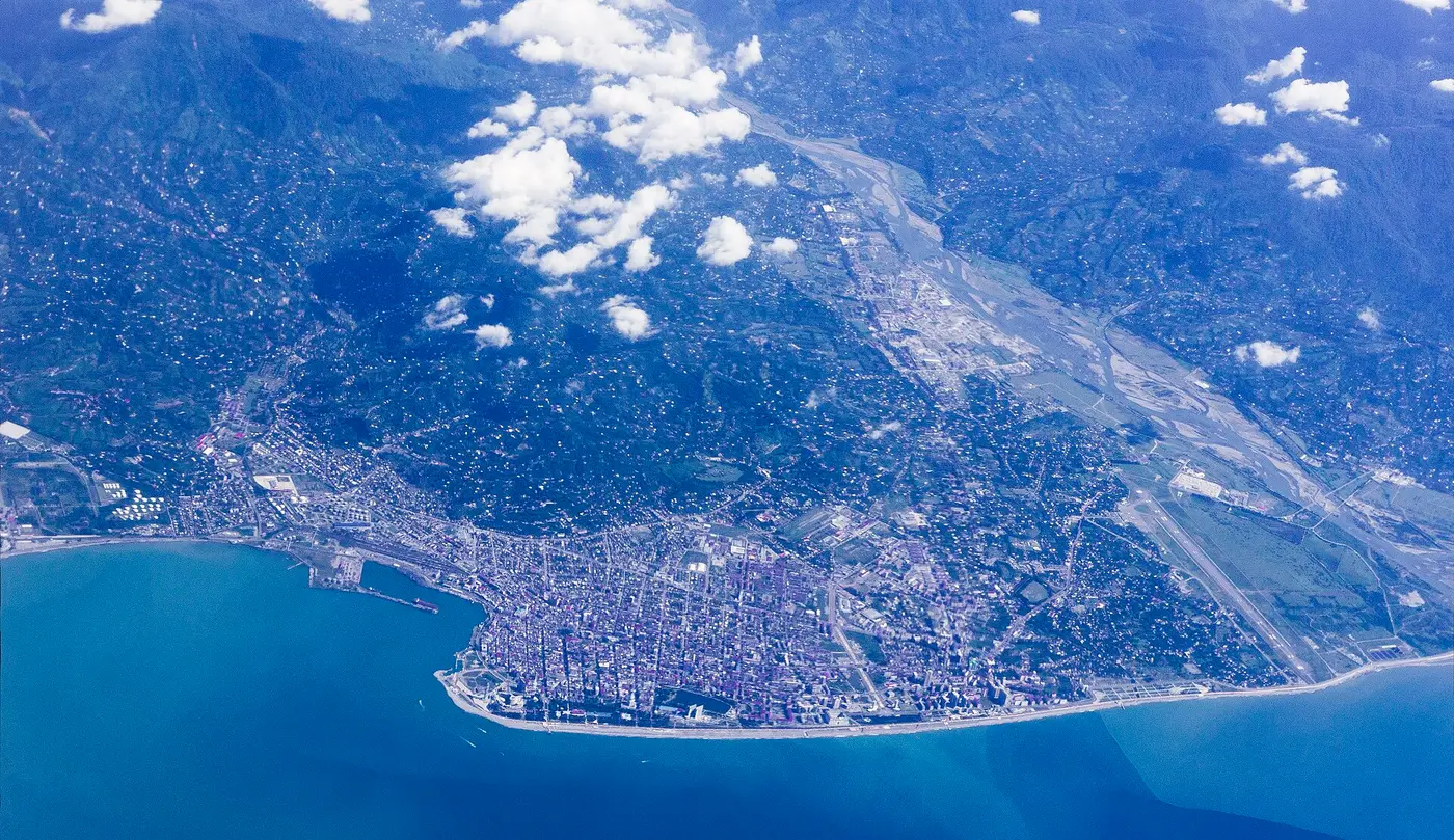 Панорама Батуми — город у Чёрного моря